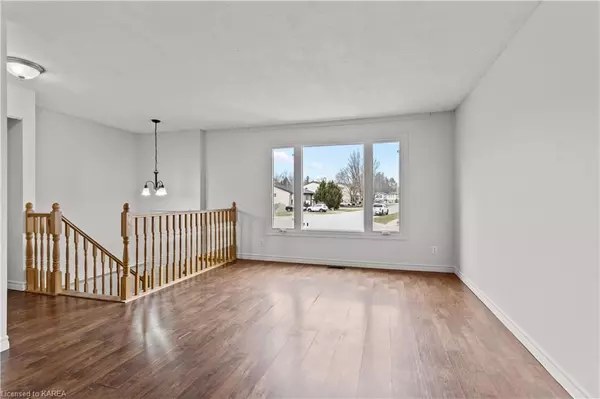 Kingston, ON K7P 1C1,913 PURCELL CRES