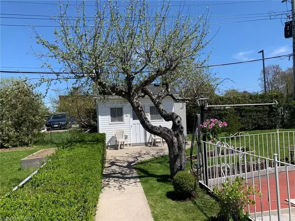 Kingston, ON K7M 1Z8,11 RUNNYMEDE RD