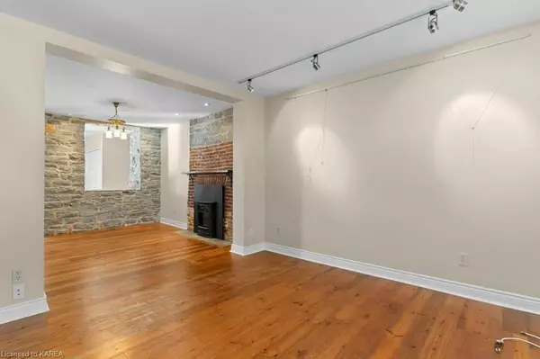 Kingston, ON K7M 2K2,34 RICHARD ST