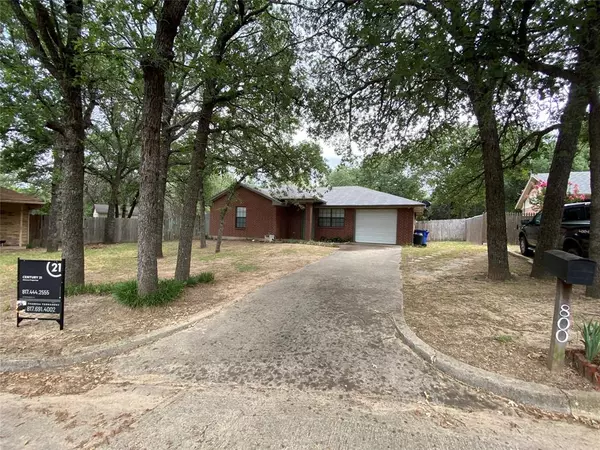 Azle, TX 76020,800 Red Oak Court