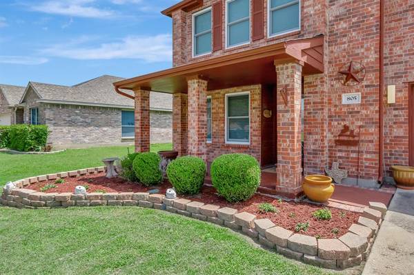 805 Bayshore Drive, Mansfield, TX 76063