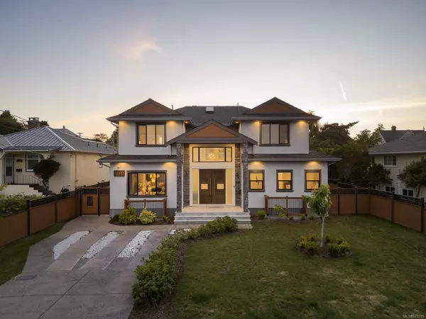 Oak Bay, BC V8R 5Y9,2328 Dunlevy St