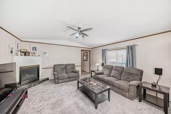 Calgary, AB T1Y6K3,274 Burroughs CIR NE