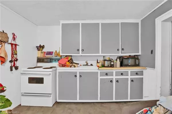 Kingston, ON K7M 1E9,151 YONGE ST