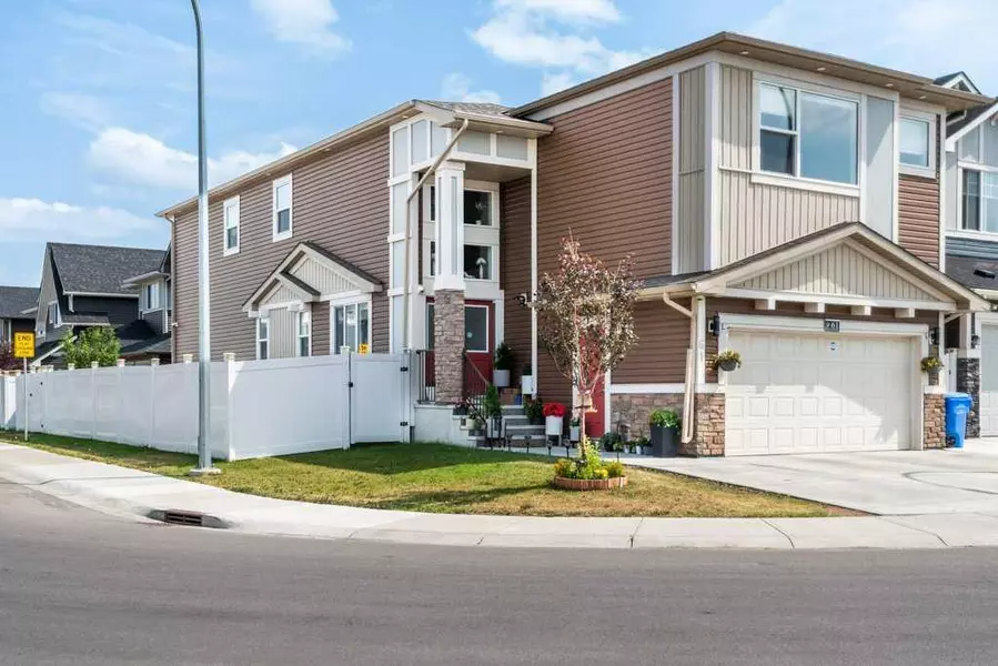 61 Saddlestone PARK NE, Calgary, AB T3J 0Z4