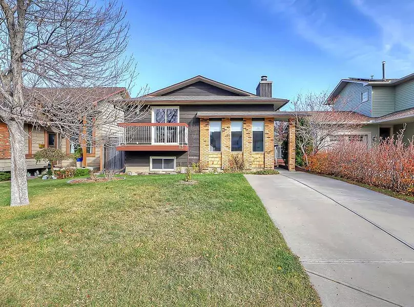 83 Berwick CRES Northwest, Calgary, AB T3K 1P7