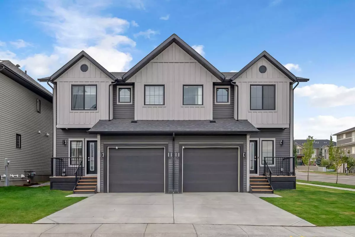 Airdrie, AB T4B 5H7,704 South Point Heath SW