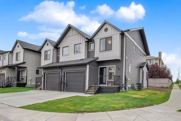 Airdrie, AB T4B 5H7,704 South Point Heath SW