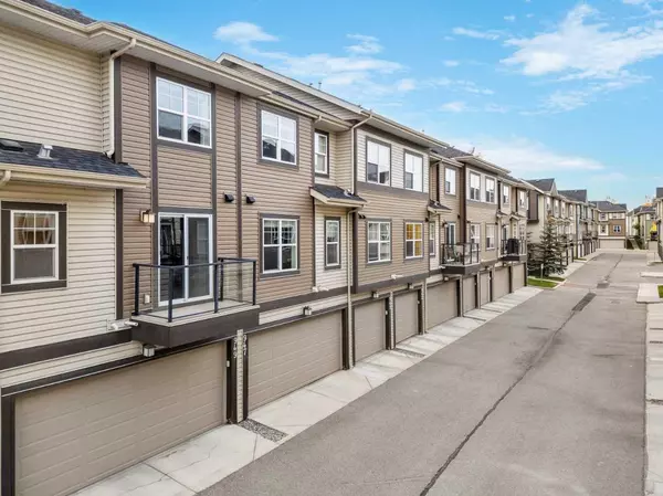 Calgary, AB T2Z 1E1,949 Mckenzie Towne MNR SE