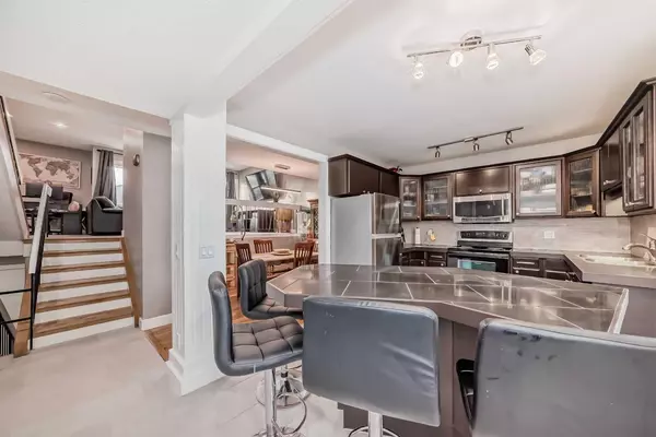 Calgary, AB T2W 1B6,428 Brae Glen CRES Southwest