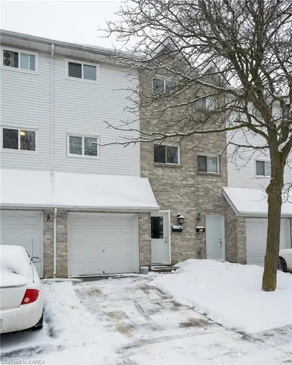 Kingston, ON K7M 7W3,876 SEXTON LN #94