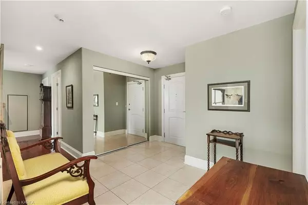 Kingston, ON K7L 0A1,5 GORE ST #705