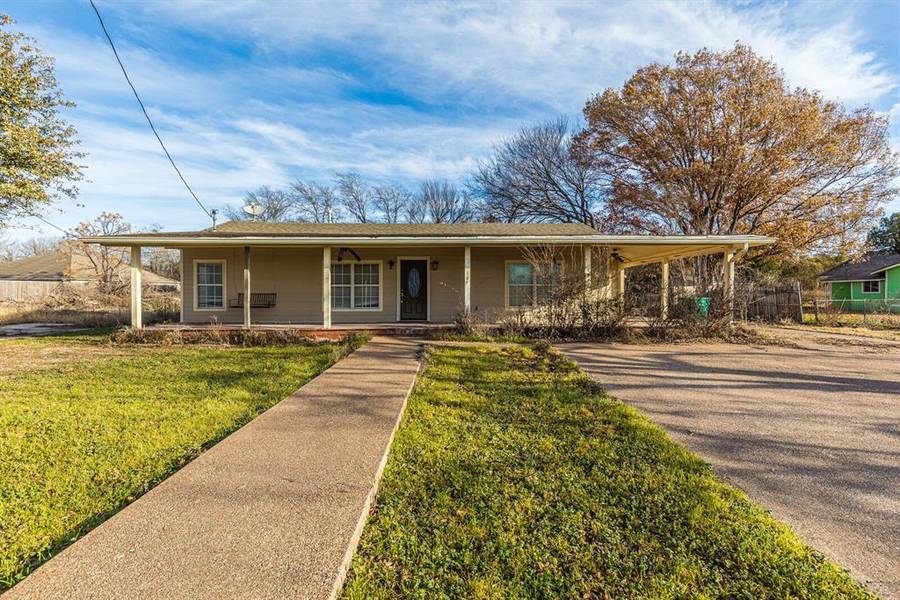 109 E Frost Street, Lacy Lakeview, TX 76705