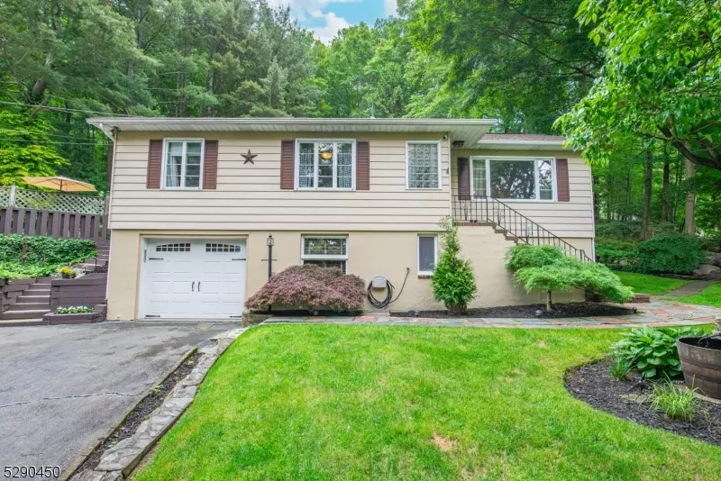 32 Lilly Rd, Wanaque Boro, NJ 07465