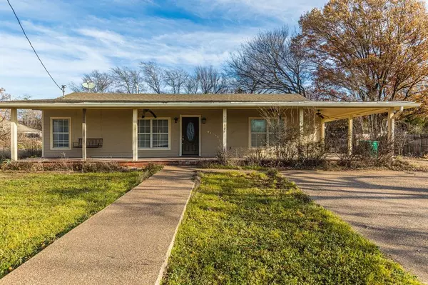 Lacy Lakeview, TX 76705,109 E Frost Street