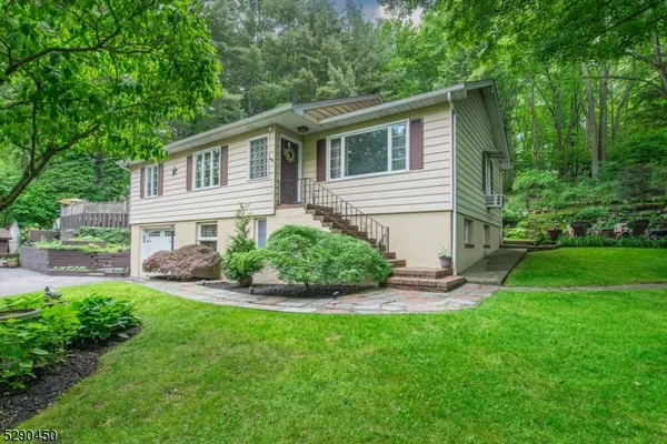 Wanaque Boro, NJ 07465,32 Lilly Rd