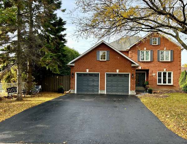 8 Carriage LN, Clarington, ON L1E 1J9