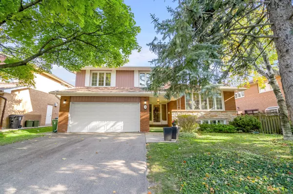 3 Winsland DR, Toronto W08, ON M9B 6A1