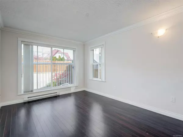 Victoria, BC V8V 2Z2,1070 Southgate St #202