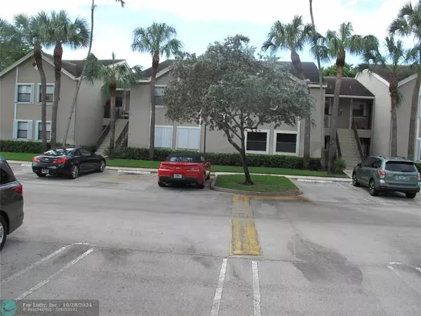 Coral Springs, FL 33071,9657 Riverside Dr  #H6