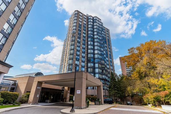 3 Hickory Tree RD #401, Toronto W04, ON M9N 3W5