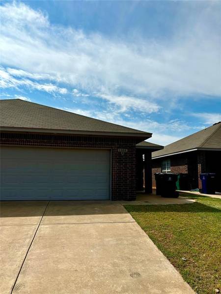 1324 Garden Gate Drive #B, Yukon, OK 73099