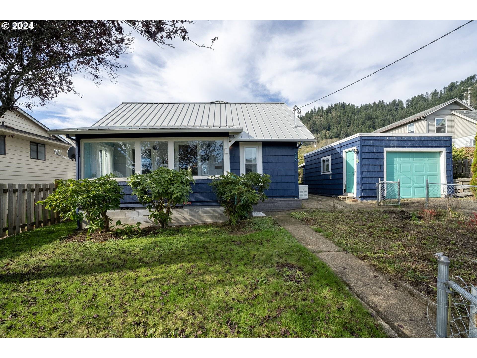 305 4TH ST, Garibaldi, OR 97118