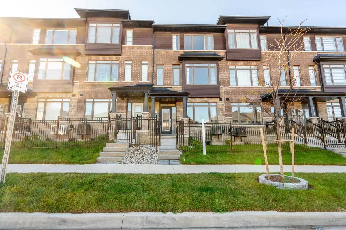 Hamilton, ON L8J 0M6,61 Soho ST #68