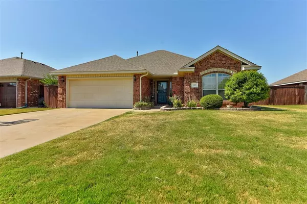 509 S Castlerock Lane, Mustang, OK 73064