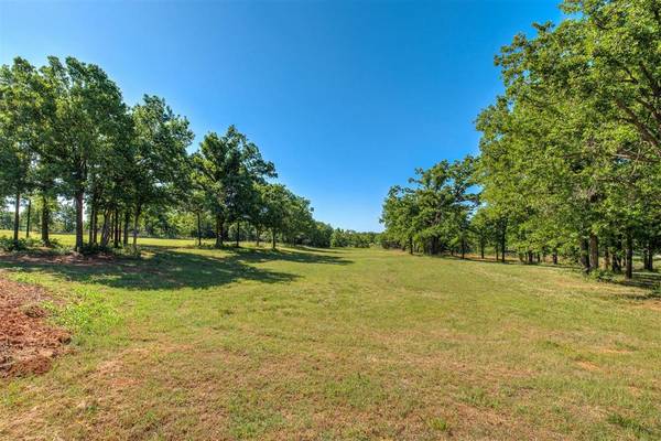 9588 Creek View Road, Guthrie, OK 73044