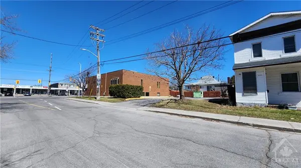 390 MCARTHUR AVE, Ottawa, ON K1L 6N6