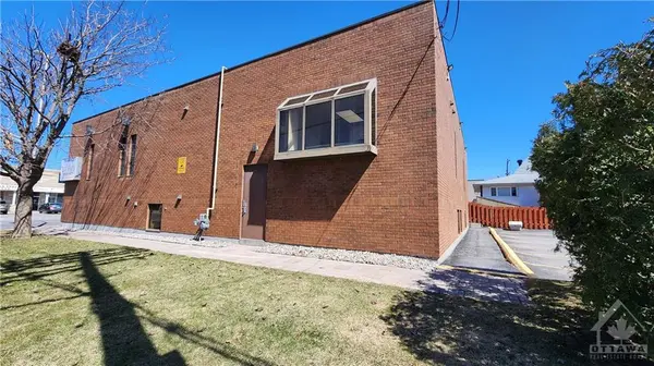 390 MCARTHUR AVE, Ottawa, ON K1L 6N6