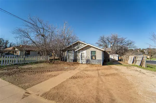 906 E Elm Street,  Breckenridge,  TX 76424