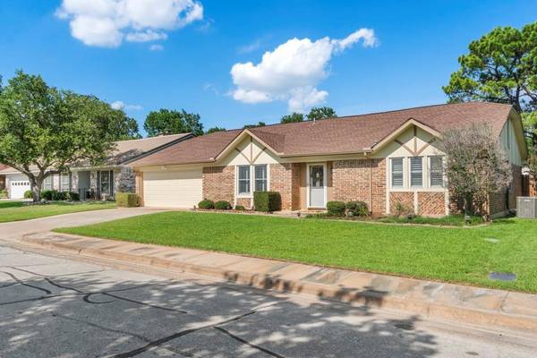 Bedford, TX 76021,3308 Robinhood Court