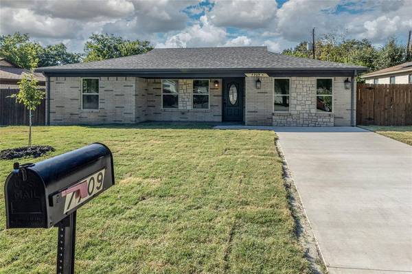 7709 Carlos Street, White Settlement, TX 76108