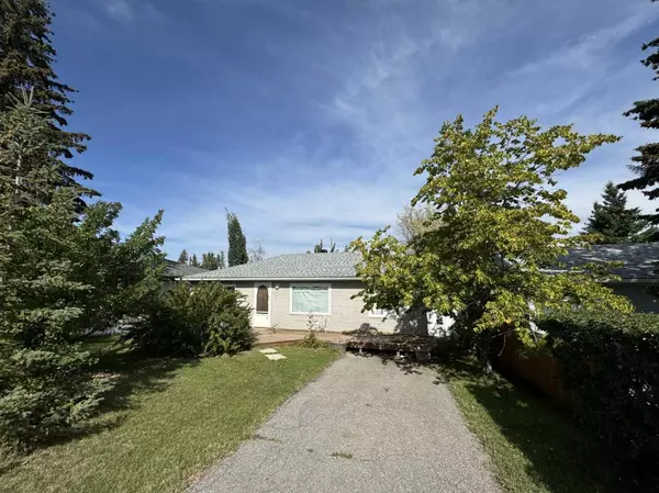 Calgary, AB T3B 1S2,8928 34 AVE NW