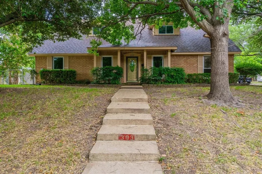 303 Willowbrook Drive, Duncanville, TX 75116