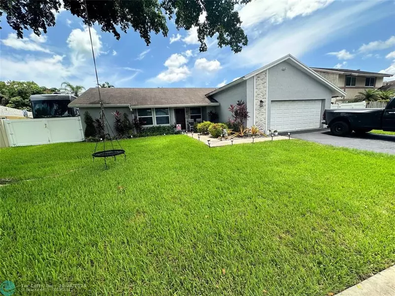 4860 SW 104th Ave, Cooper City, FL 33328