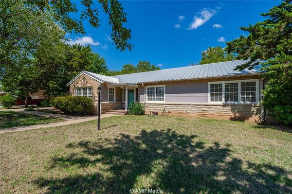 1205 Landon Street, Stamford, TX 79553