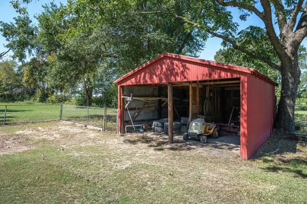 Edgewood, TX 75117,6893 FM 1504