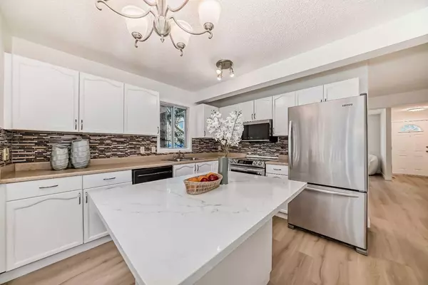 Calgary, AB T2W 5T6,222 Cedarwood PARK SW