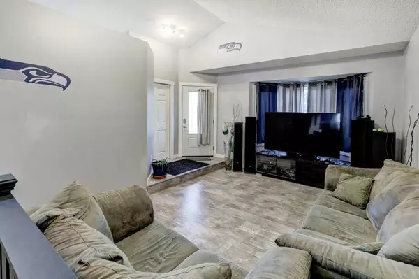 Calgary, AB T3J 2T3,6560 Martingrove DR Northeast