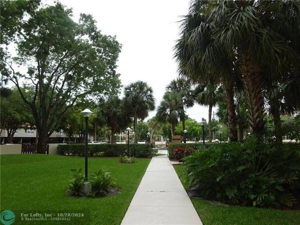 Coral Springs, FL 33065,10777 W Sample Rd  #606