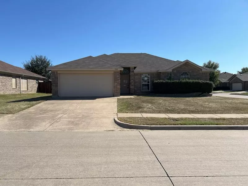 7033 Snowy Owl Street, Arlington, TX 76002