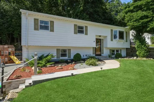 Hopatcong Boro, NJ 07843,18 Holiday Dr