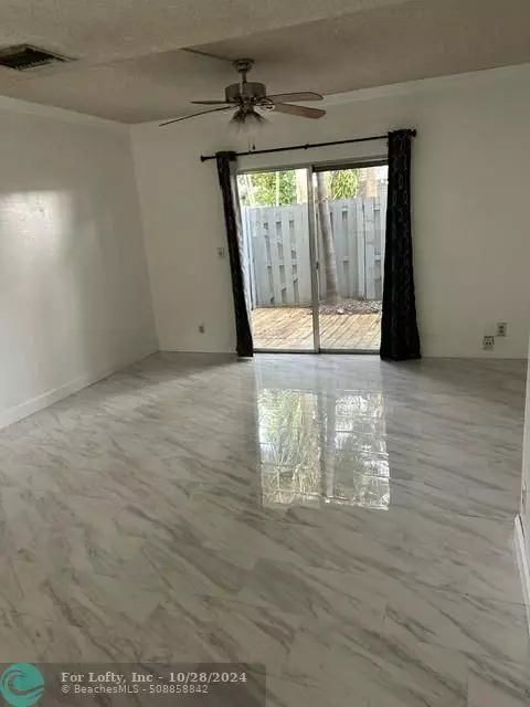 Pompano Beach, FL 33060,47 SW 3rd St  #47