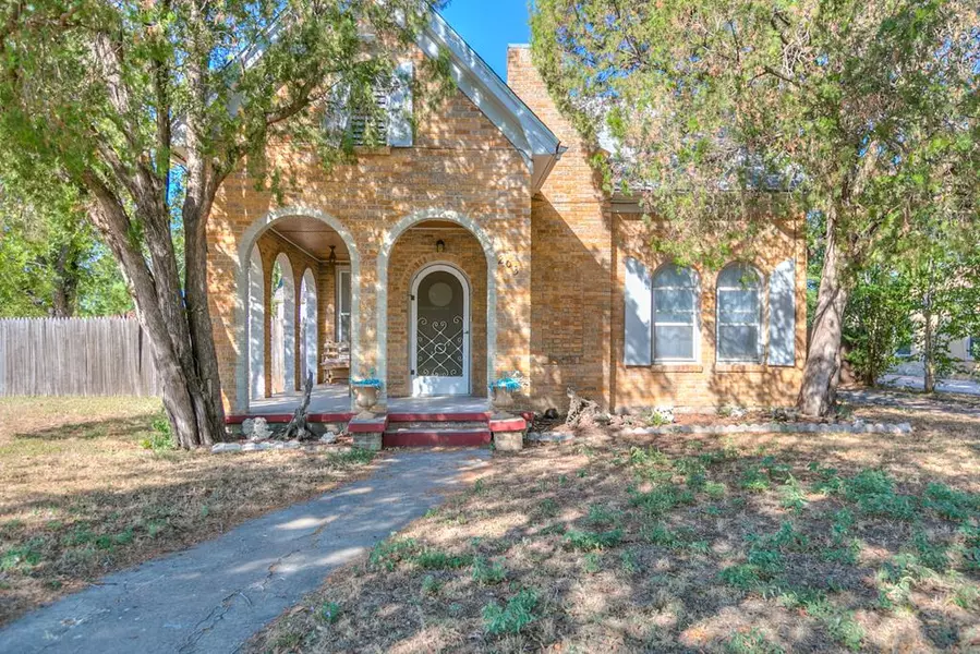 203 N Bishop St, San Angelo, TX 76903