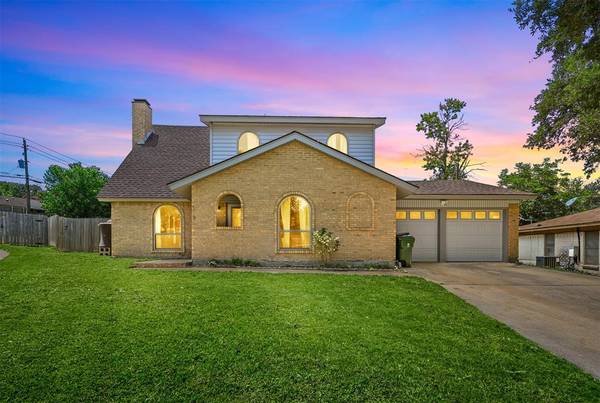 802 Charter Oak Court, Arlington, TX 76012