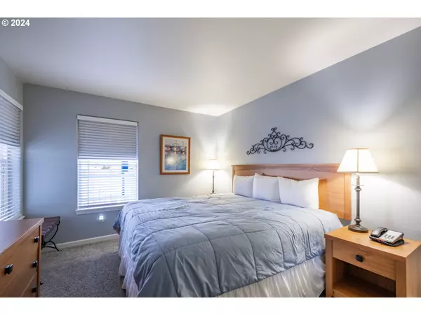 Newport, OR 97365,890 SE BAY BLVD #316