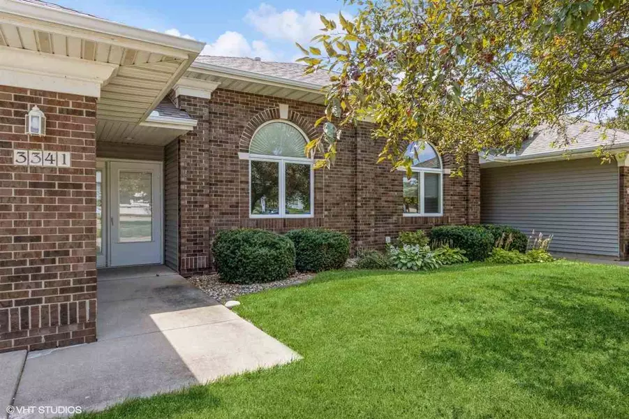 3341 Chatham Pl, Iowa City, IA 52240